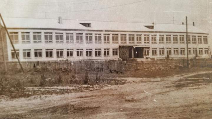 Современное здание школы, 1968 г.