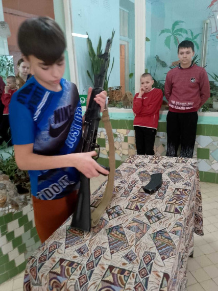 Соревнования по сборке и разборке автомата.